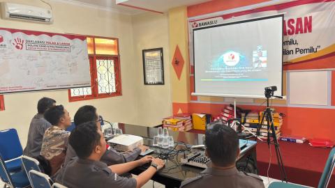 mengikuti kegiatan cangkrukan demokrasi