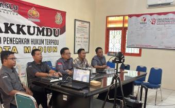 Pimpinan dan jajaran staf saat mengikuti kegiatan "Cangkrukan Demokrasi" (5/8/2025)